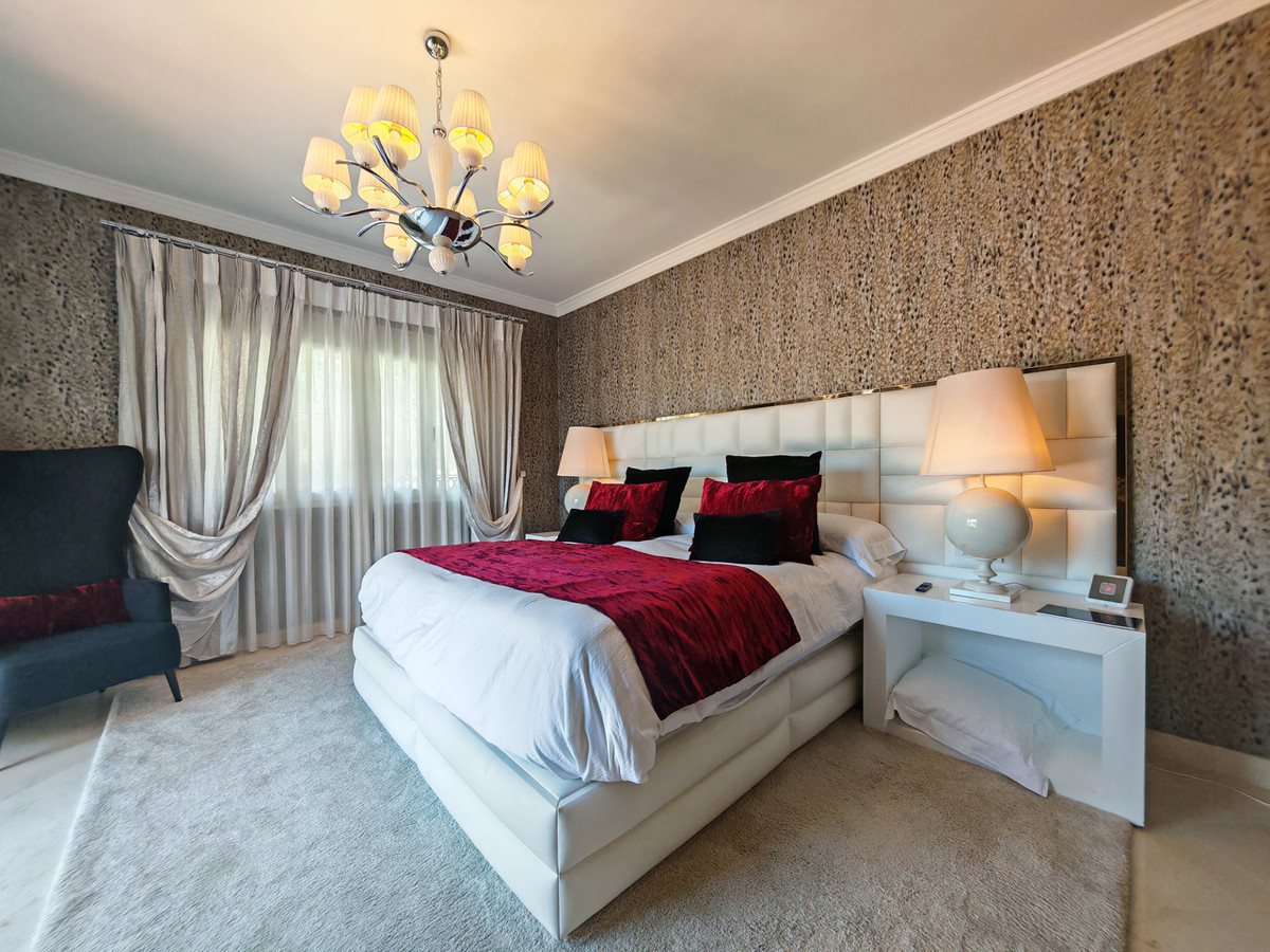 Ruime familie villa met privé zwembad op loppafstand voorzieningen in Elviria