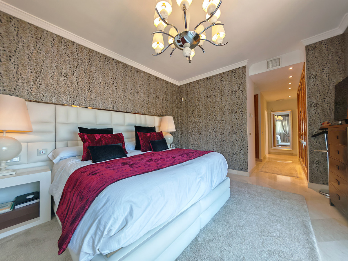 Ruime familie villa met privé zwembad op loppafstand voorzieningen in Elviria