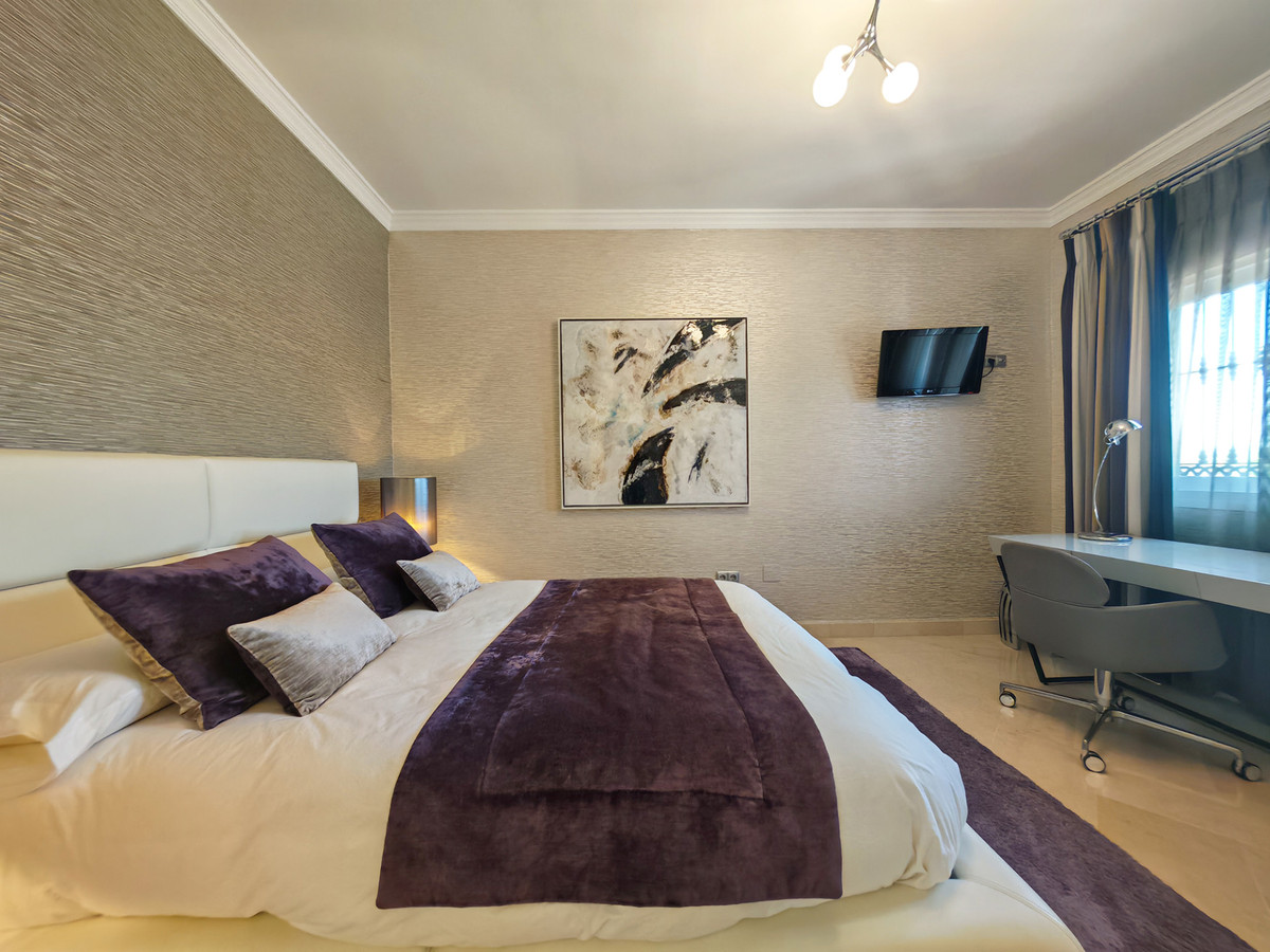 Ruime familie villa met privé zwembad op loppafstand voorzieningen in Elviria