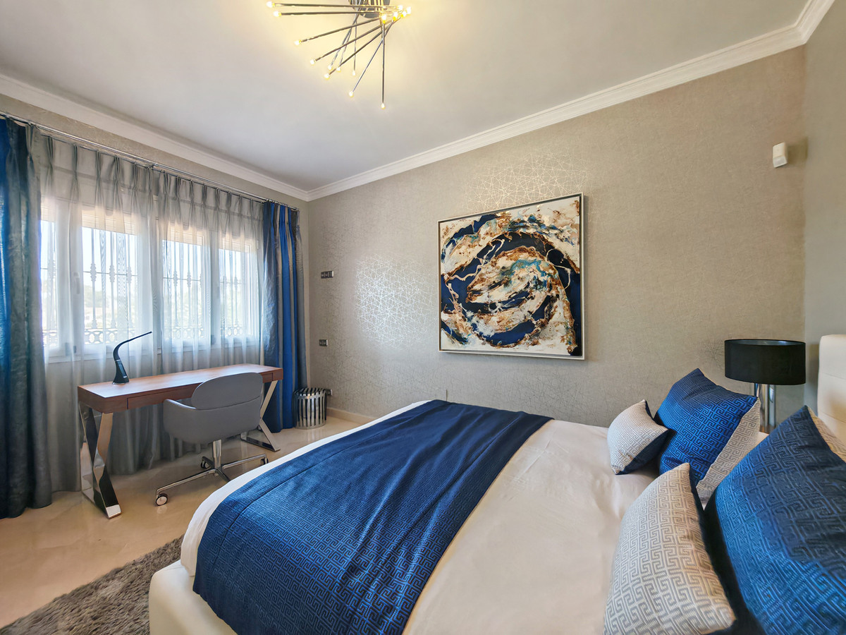Ruime familie villa met privé zwembad op loppafstand voorzieningen in Elviria