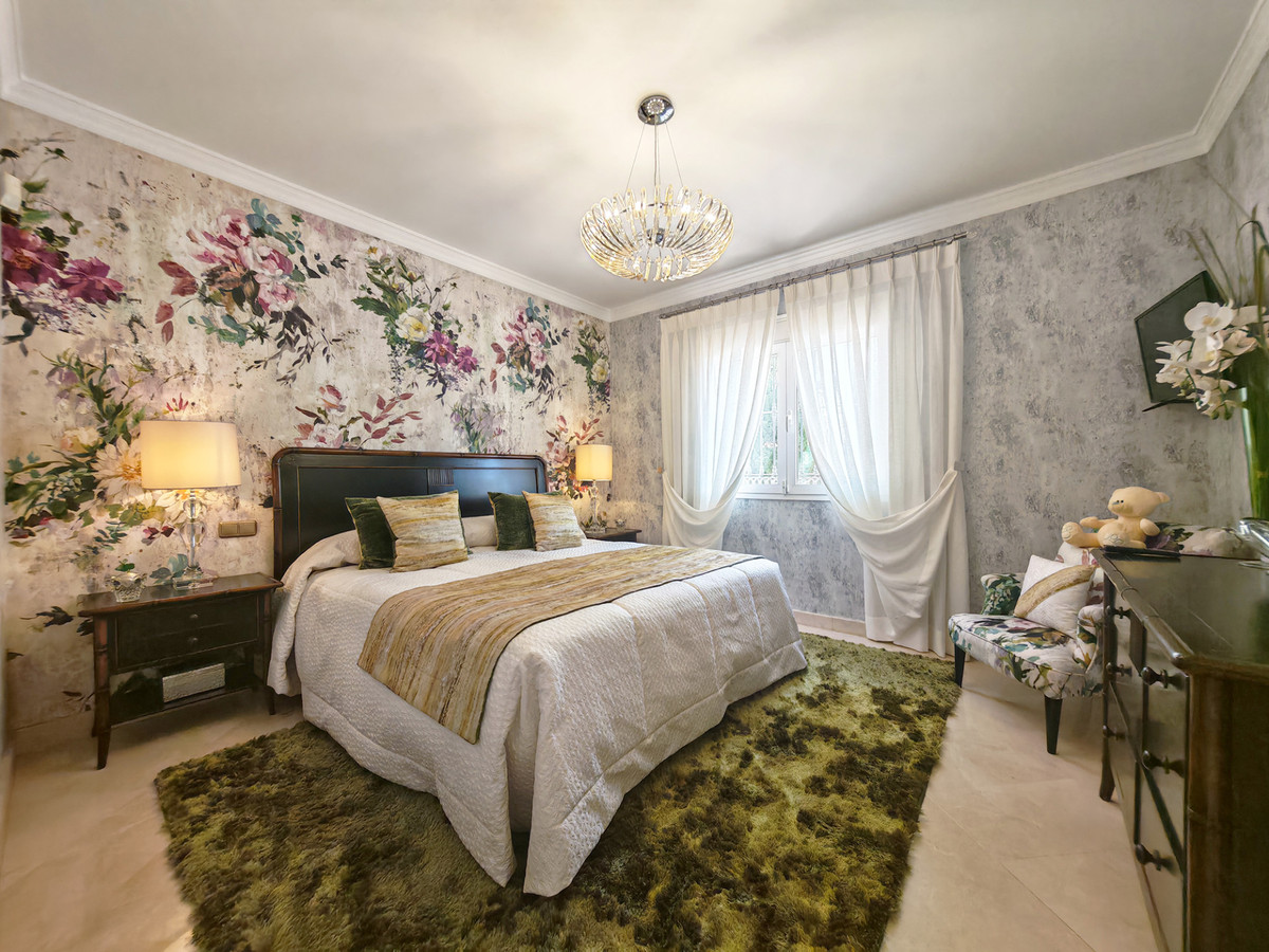 Ruime familie villa met privé zwembad op loppafstand voorzieningen in Elviria