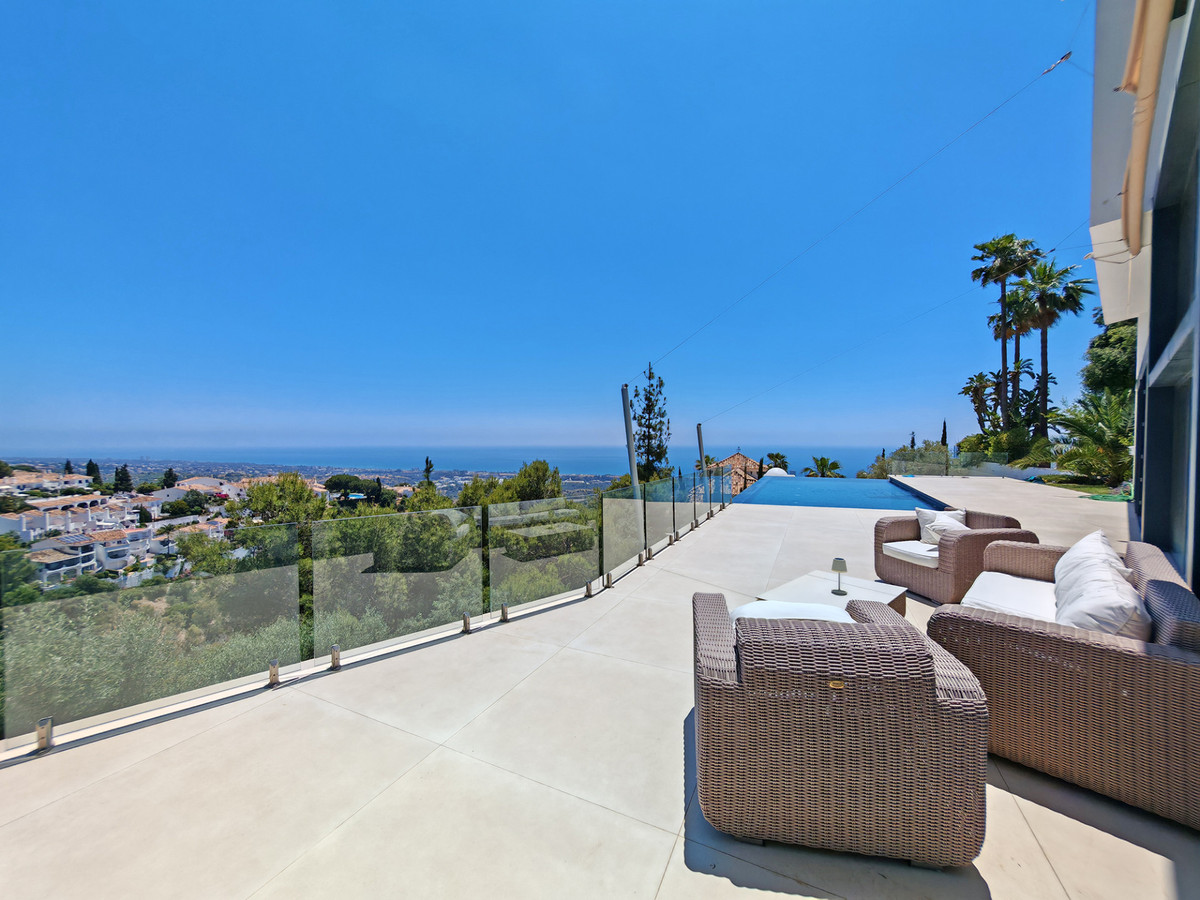 Gloednieuwe design villa met spectaculair zeezicht in Marbella