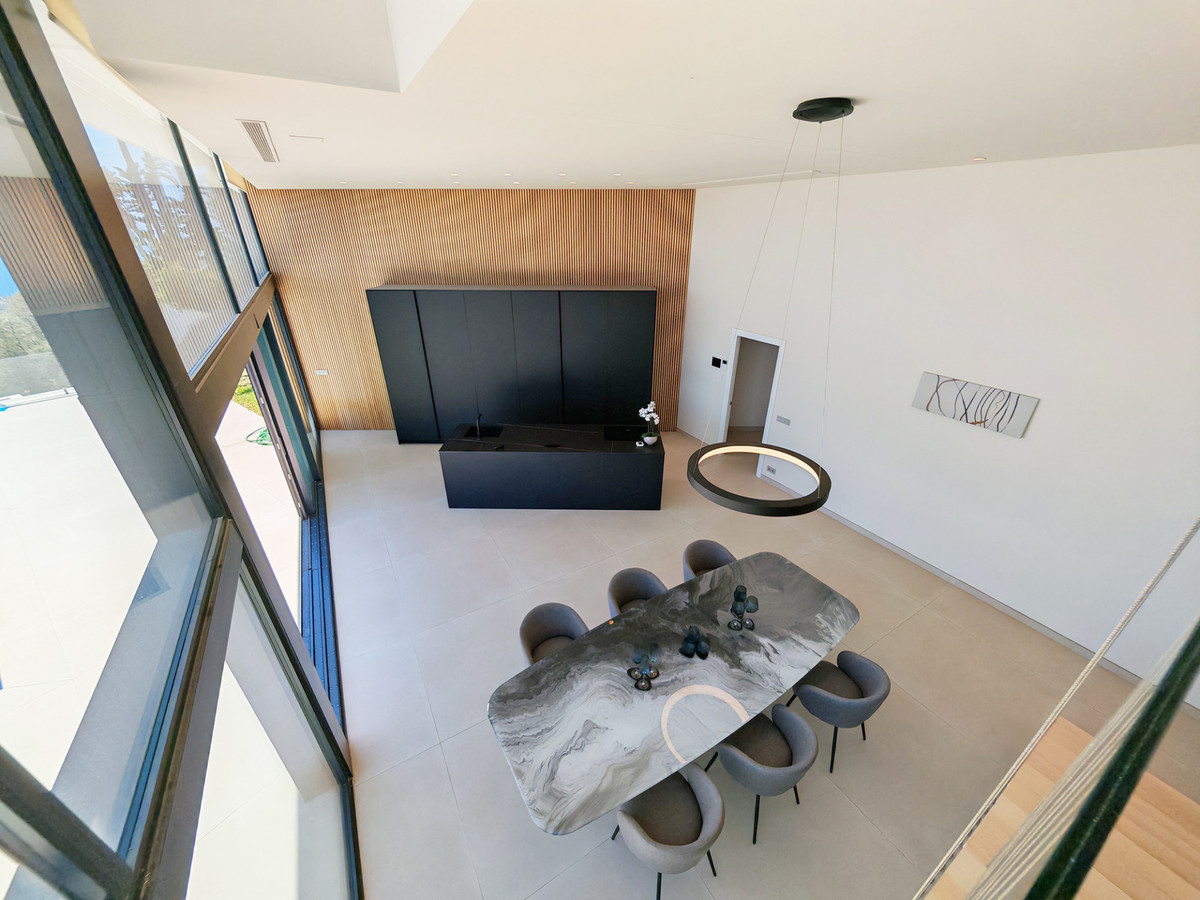 Gloednieuwe design villa met spectaculair zeezicht in Marbella