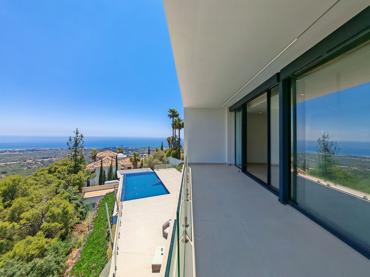 Gloednieuwe design villa met spectaculair zeezicht in Marbella