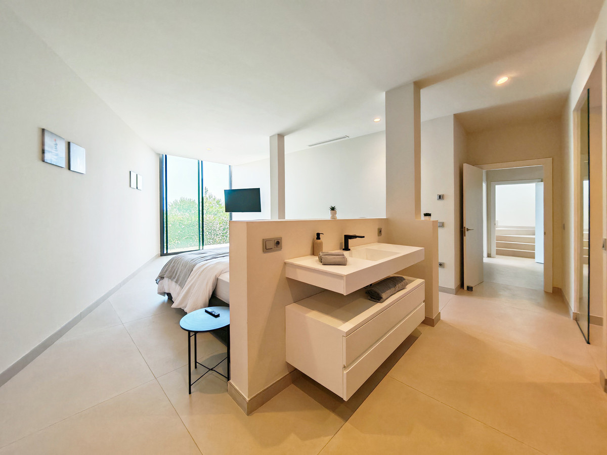 Gloednieuwe design villa met spectaculair zeezicht in Marbella