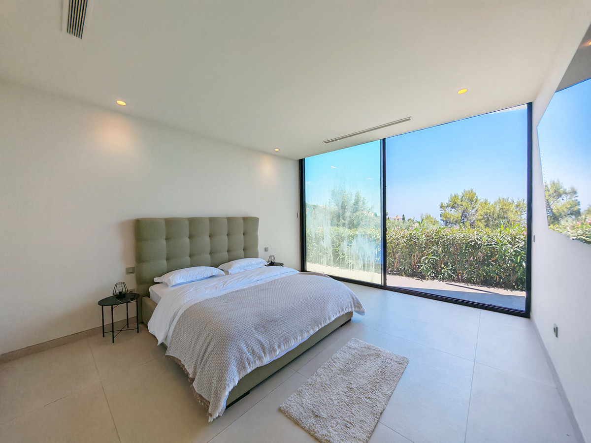 Gloednieuwe design villa met spectaculair zeezicht in Marbella