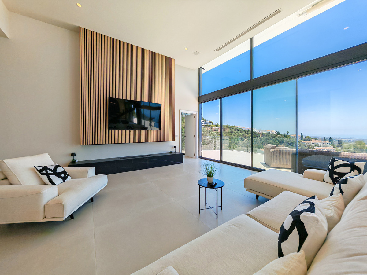 Gloednieuwe design villa met spectaculair zeezicht in Marbella