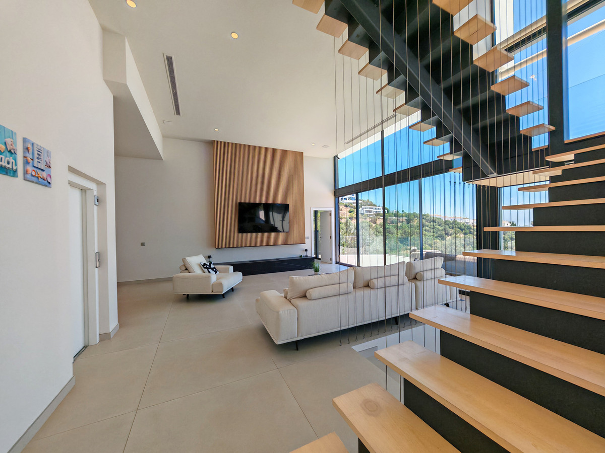 Gloednieuwe design villa met spectaculair zeezicht in Marbella
