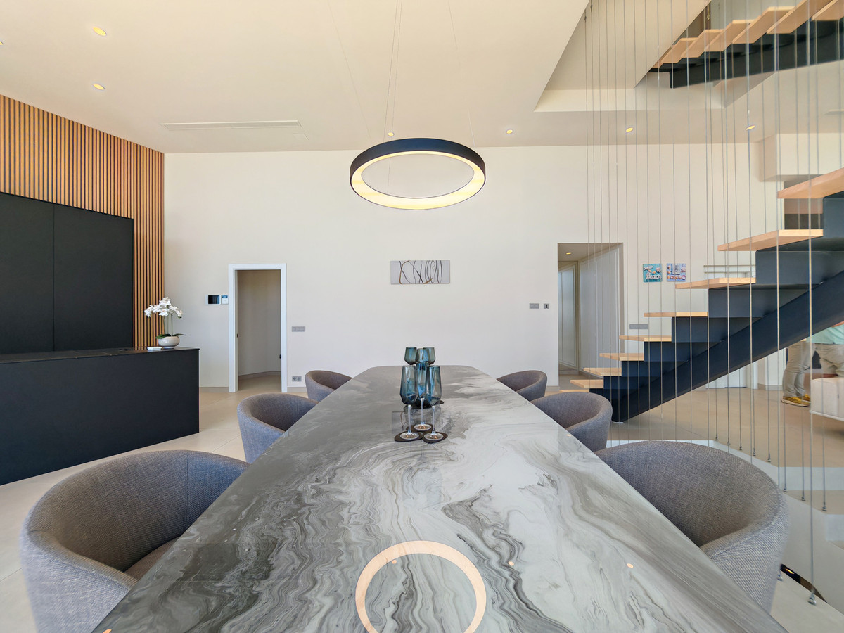 Gloednieuwe design villa met spectaculair zeezicht in Marbella