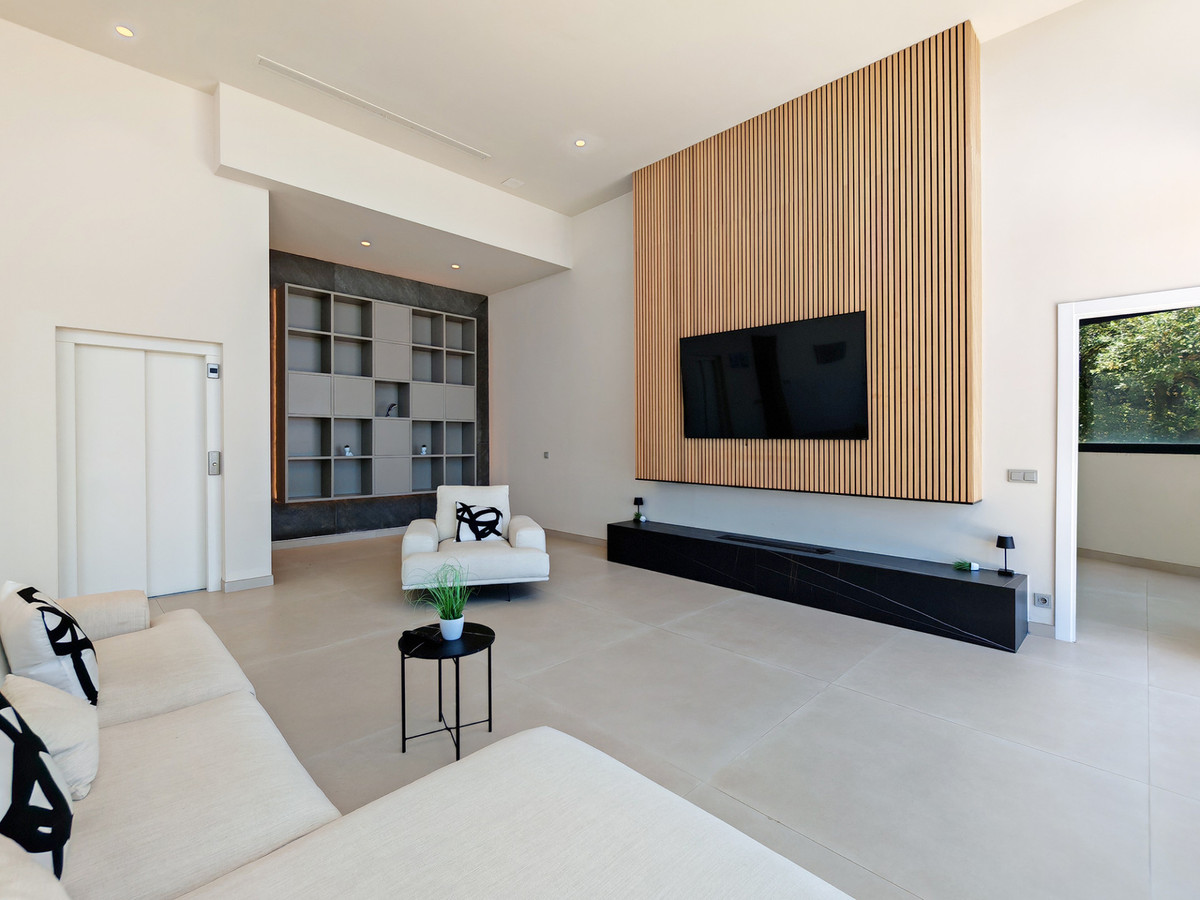 Gloednieuwe design villa met spectaculair zeezicht in Marbella