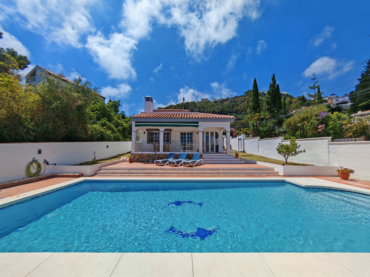Royale villa met privé zwembad en panoramisch uitzicht in Benalmadena
