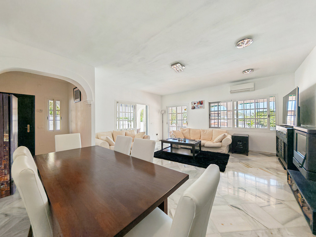 Royale villa met privé zwembad en panoramisch uitzicht in Benalmadena