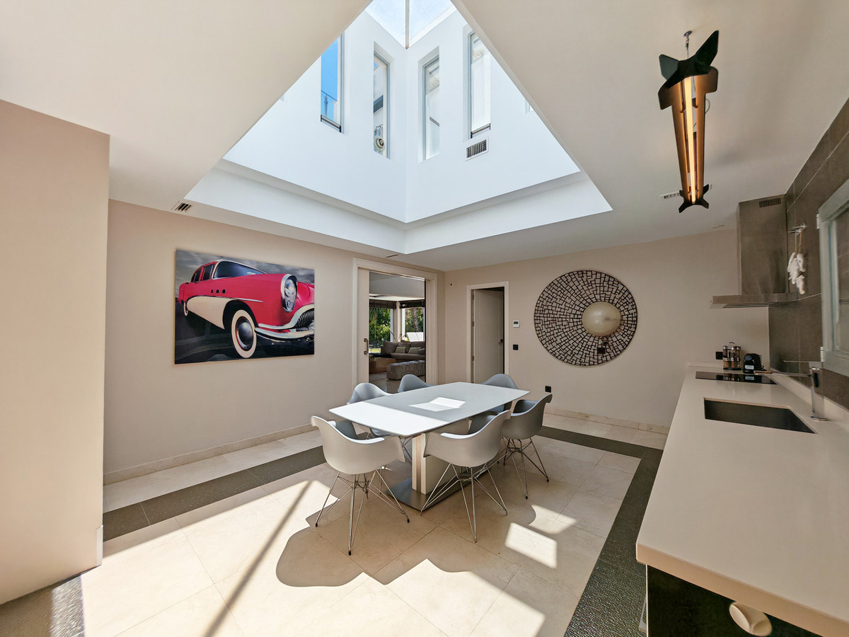 Luxe villa met verwarmd zwembad en zeezicht in Marbella