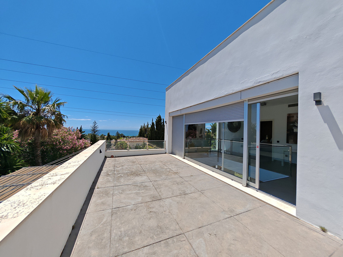 Luxe villa met verwarmd zwembad en zeezicht in Marbella