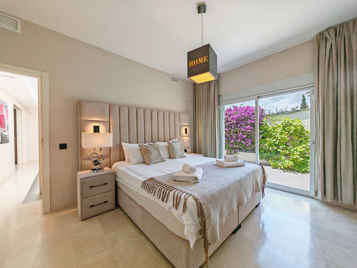 Luxe villa met verwarmd zwembad en zeezicht in Marbella