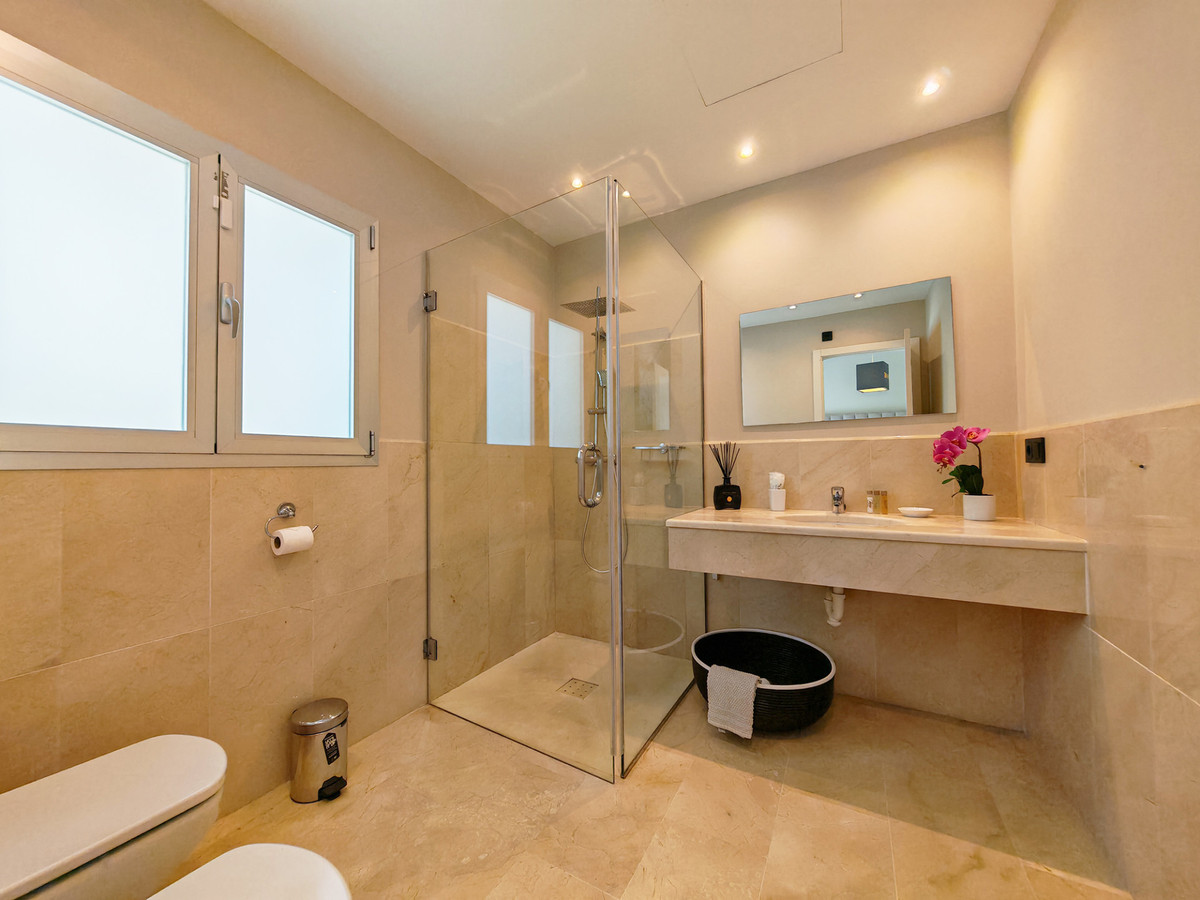 Luxe villa met verwarmd zwembad en zeezicht in Marbella