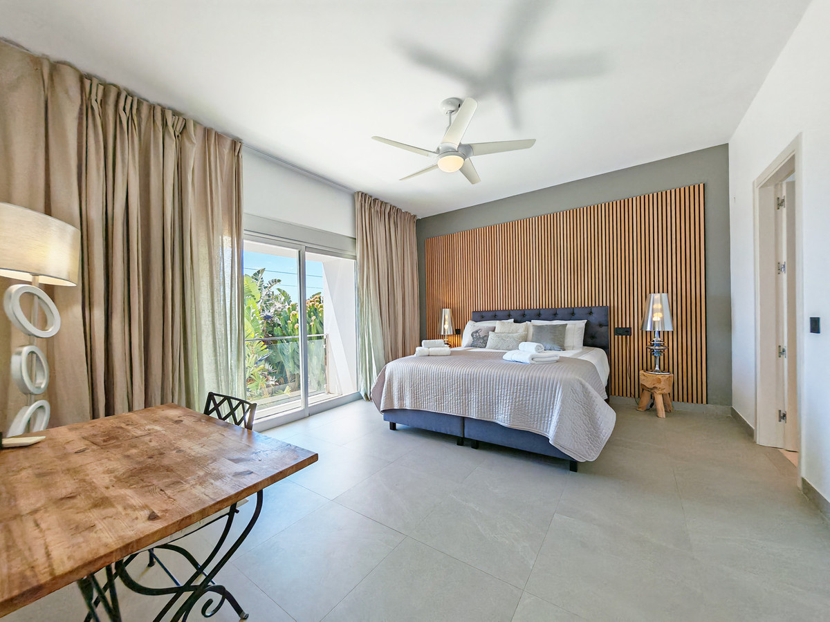Luxe villa met verwarmd zwembad en zeezicht in Marbella