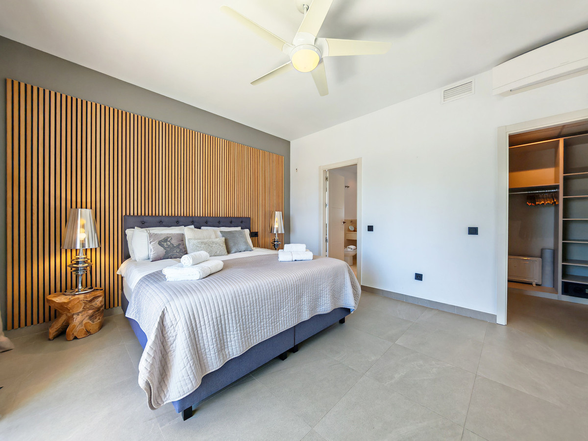Luxe villa met verwarmd zwembad en zeezicht in Marbella
