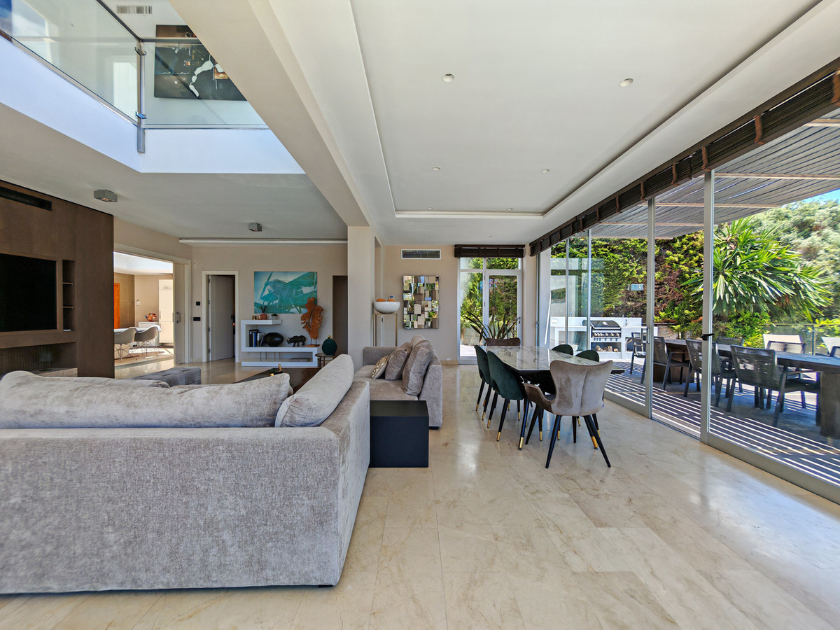 Luxe villa met verwarmd zwembad en zeezicht in Marbella
