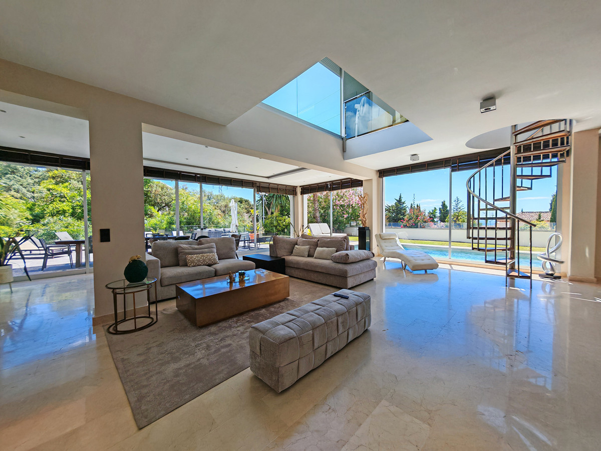 Luxe villa met verwarmd zwembad en zeezicht in Marbella