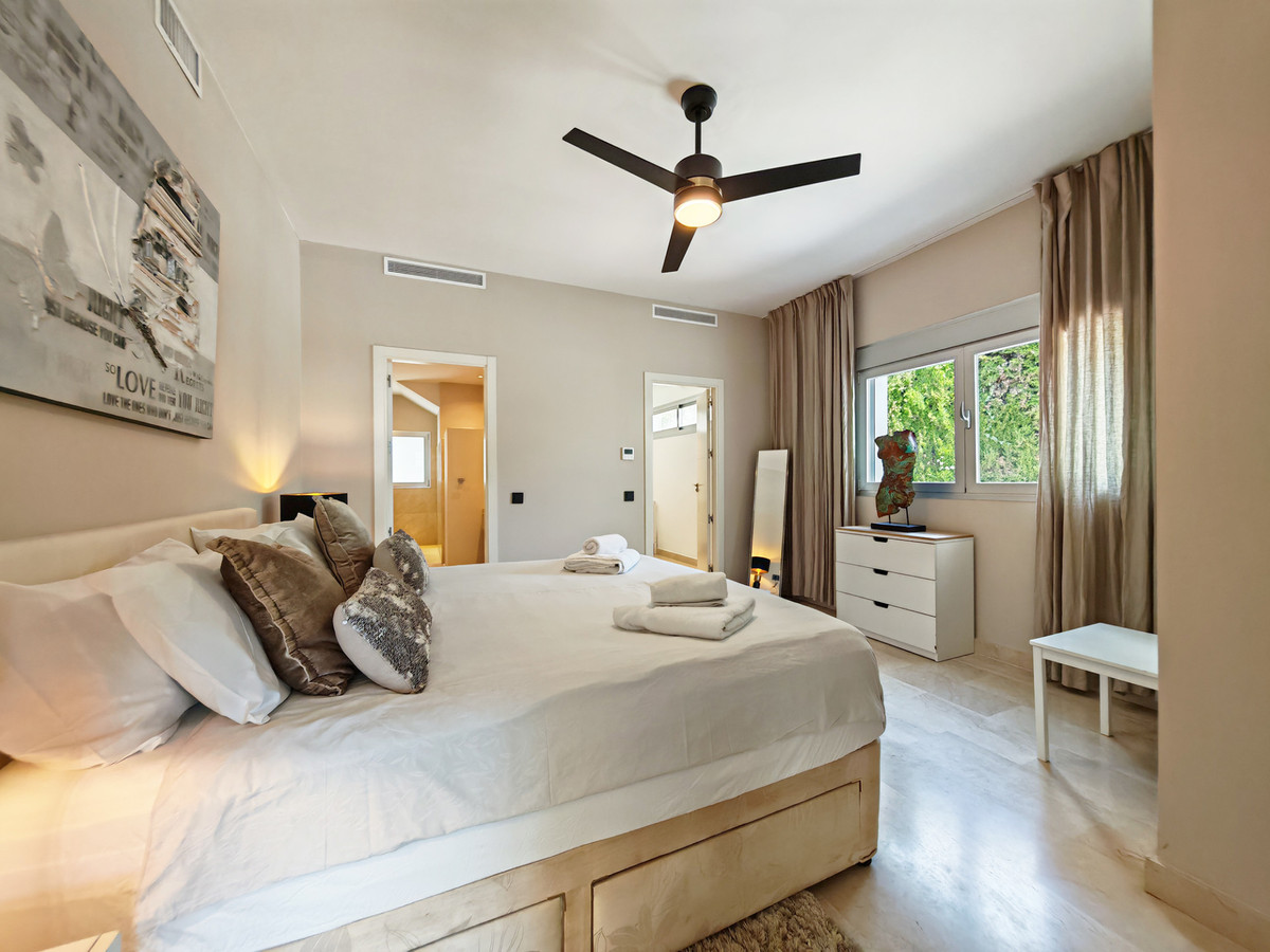 Luxe villa met verwarmd zwembad en zeezicht in Marbella