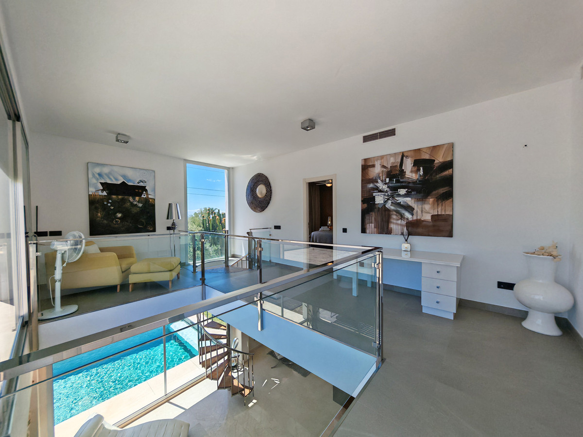 Luxe villa met verwarmd zwembad en zeezicht in Marbella