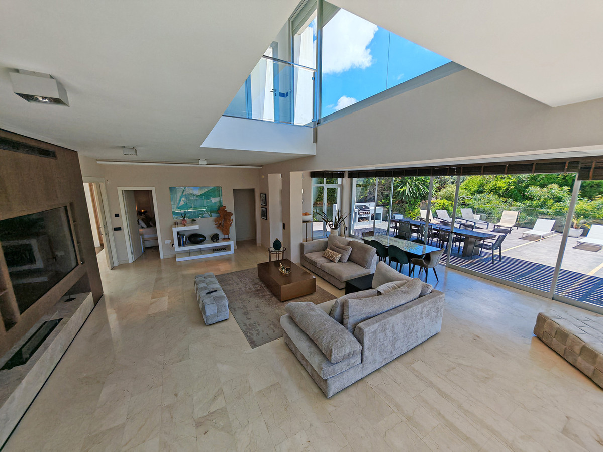 Luxe villa met verwarmd zwembad en zeezicht in Marbella