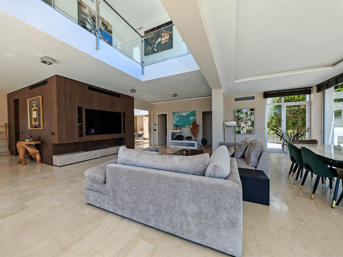 Luxe villa met verwarmd zwembad en zeezicht in Marbella