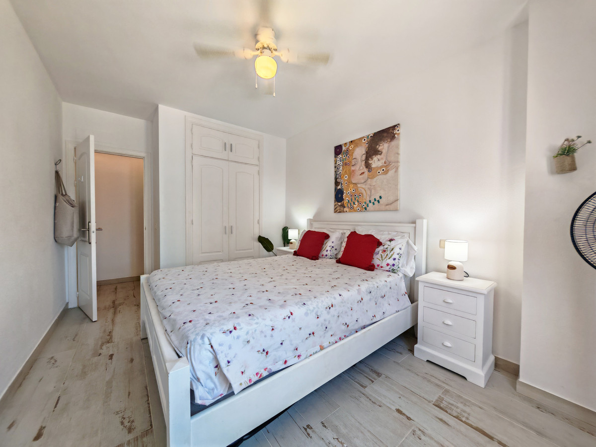 Gerenoveerd appartement met open uitzicht te koop in Manilva