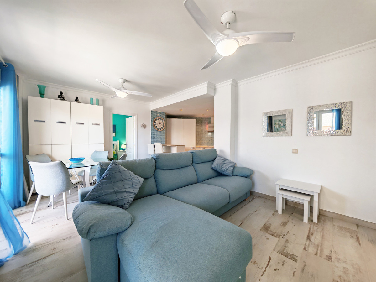 Gerenoveerd appartement met open uitzicht te koop in Manilva