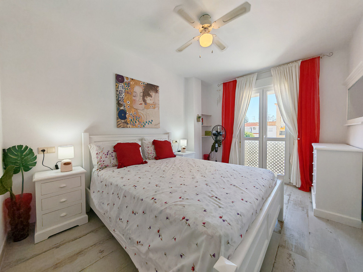 Gerenoveerd appartement met open uitzicht te koop in Manilva