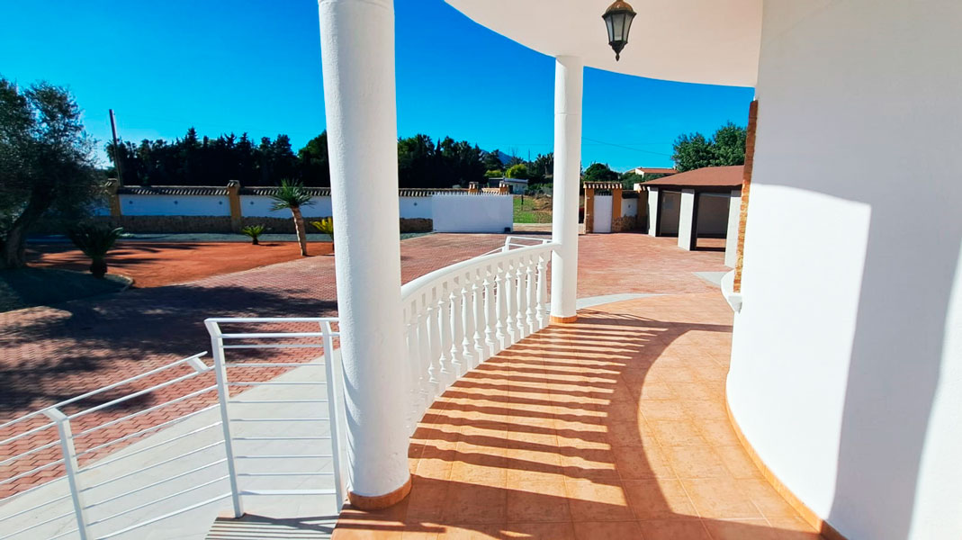 Gerenoveerde finca op groot perceel in Catral