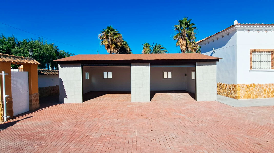 Gerenoveerde finca op groot perceel in Catral