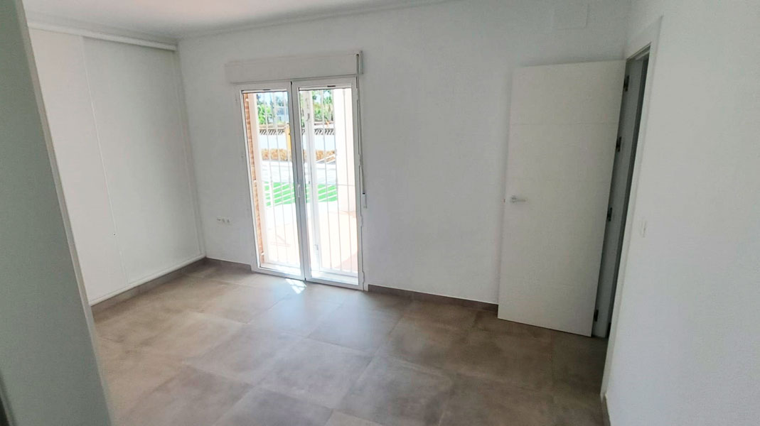 Volledig gerenoveerd landhuis met groot perceel in Catral