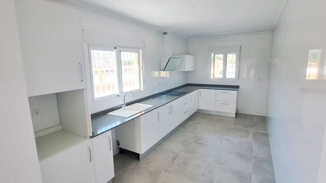 Volledig gerenoveerd landhuis met groot perceel in Catral
