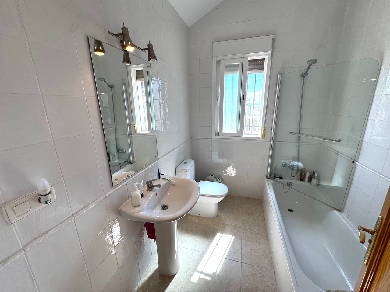 Indrukwekkende landvilla met zwembad en poolhouse in Puerto Lumbreras