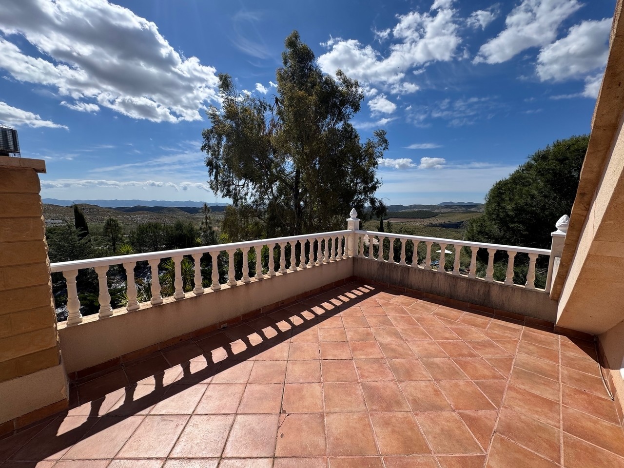 Indrukwekkende landvilla met zwembad en poolhouse in Puerto Lumbreras