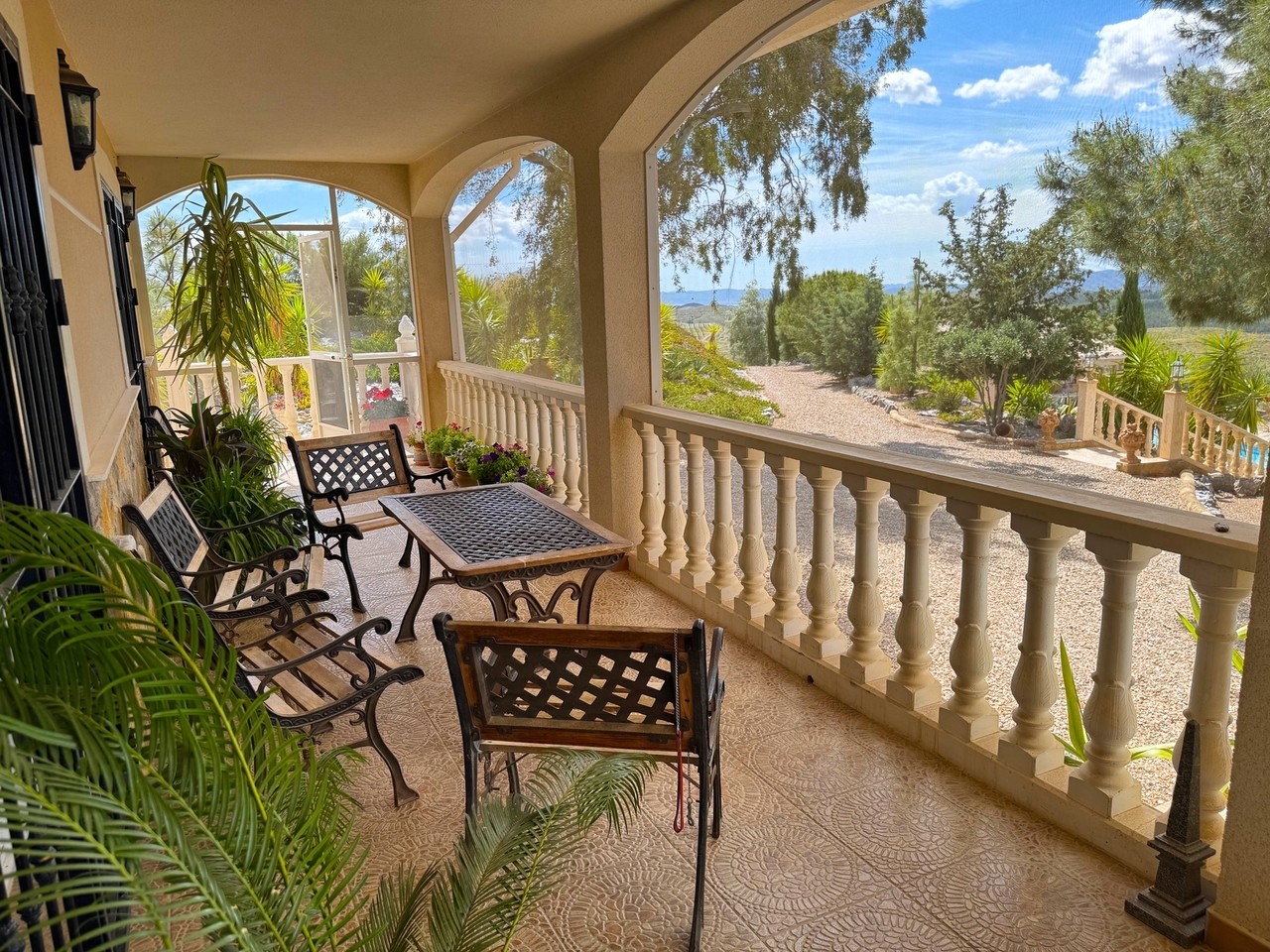 Indrukwekkende landvilla met zwembad en poolhouse in Puerto Lumbreras