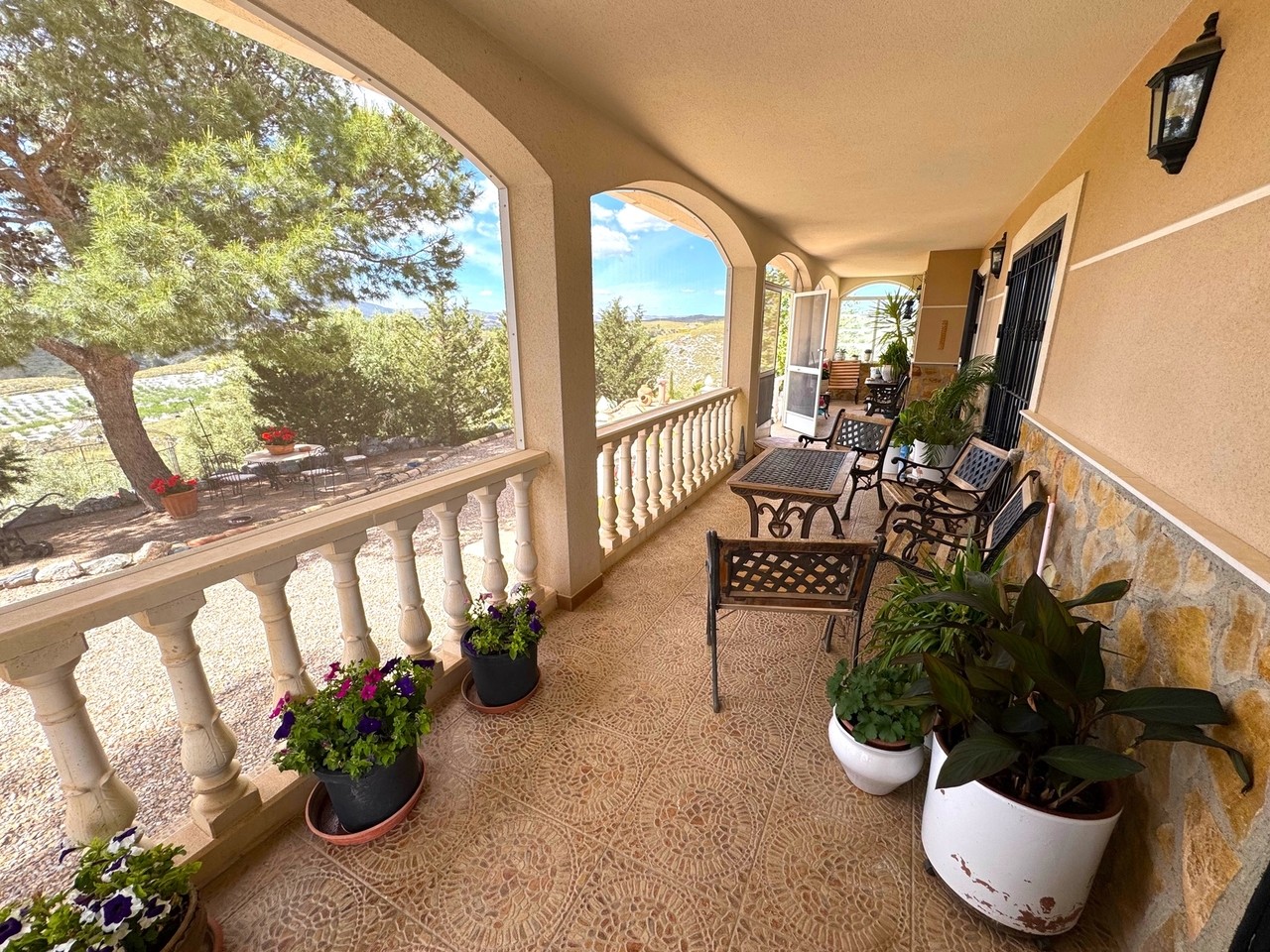 Indrukwekkende landvilla met zwembad en poolhouse in Puerto Lumbreras