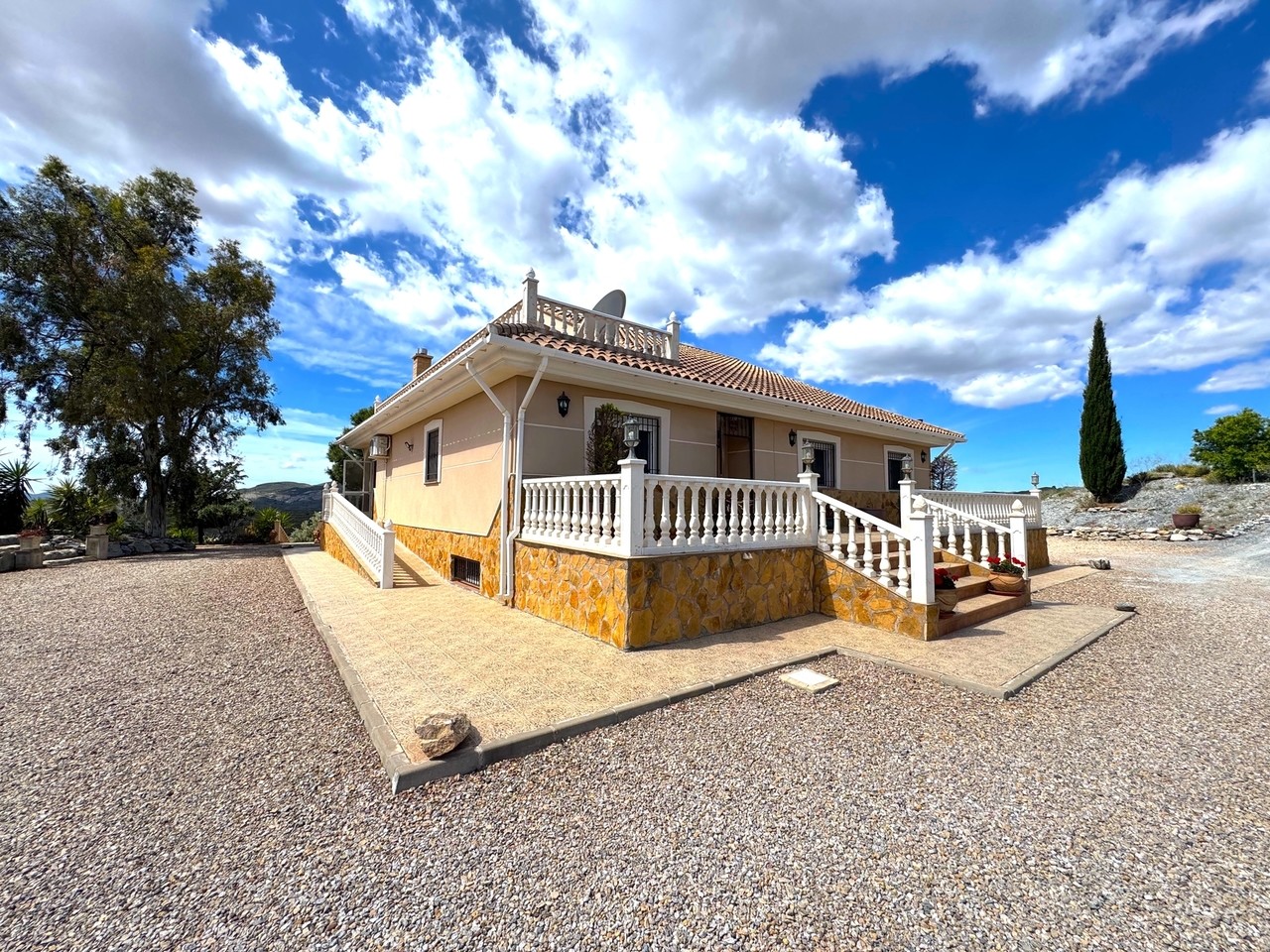Indrukwekkende landvilla met zwembad en poolhouse in Puerto Lumbreras