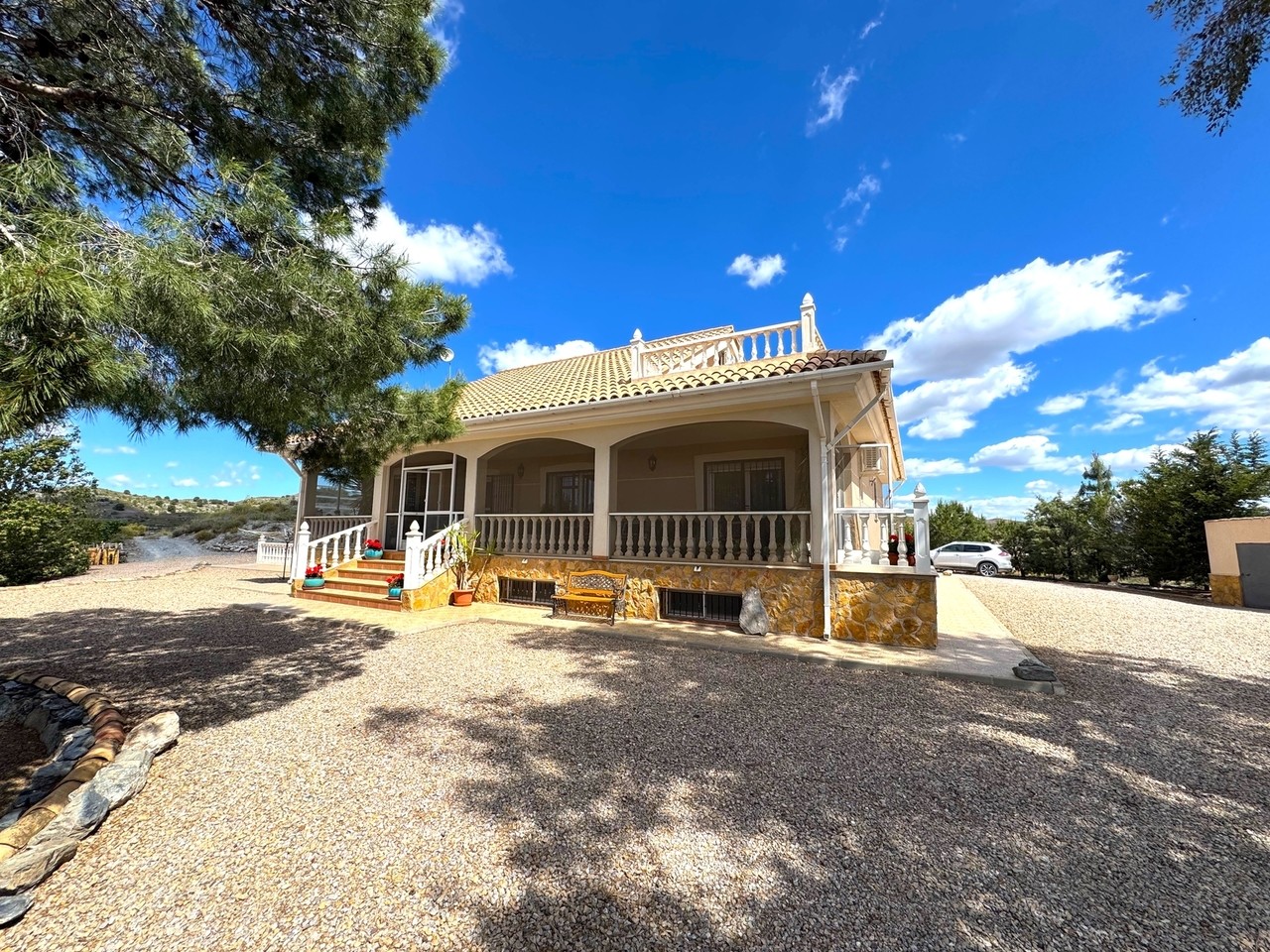 Indrukwekkende landvilla met zwembad en poolhouse in Puerto Lumbreras