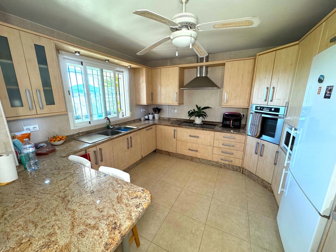 Indrukwekkende landvilla met zwembad en poolhouse in Puerto Lumbreras