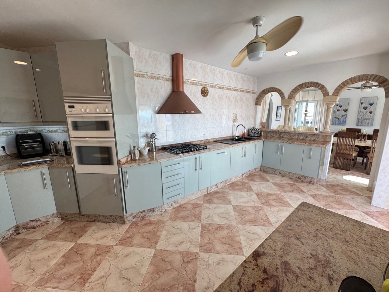 Luxe villa met zeezicht en privé zwembad te koop in Mojacar