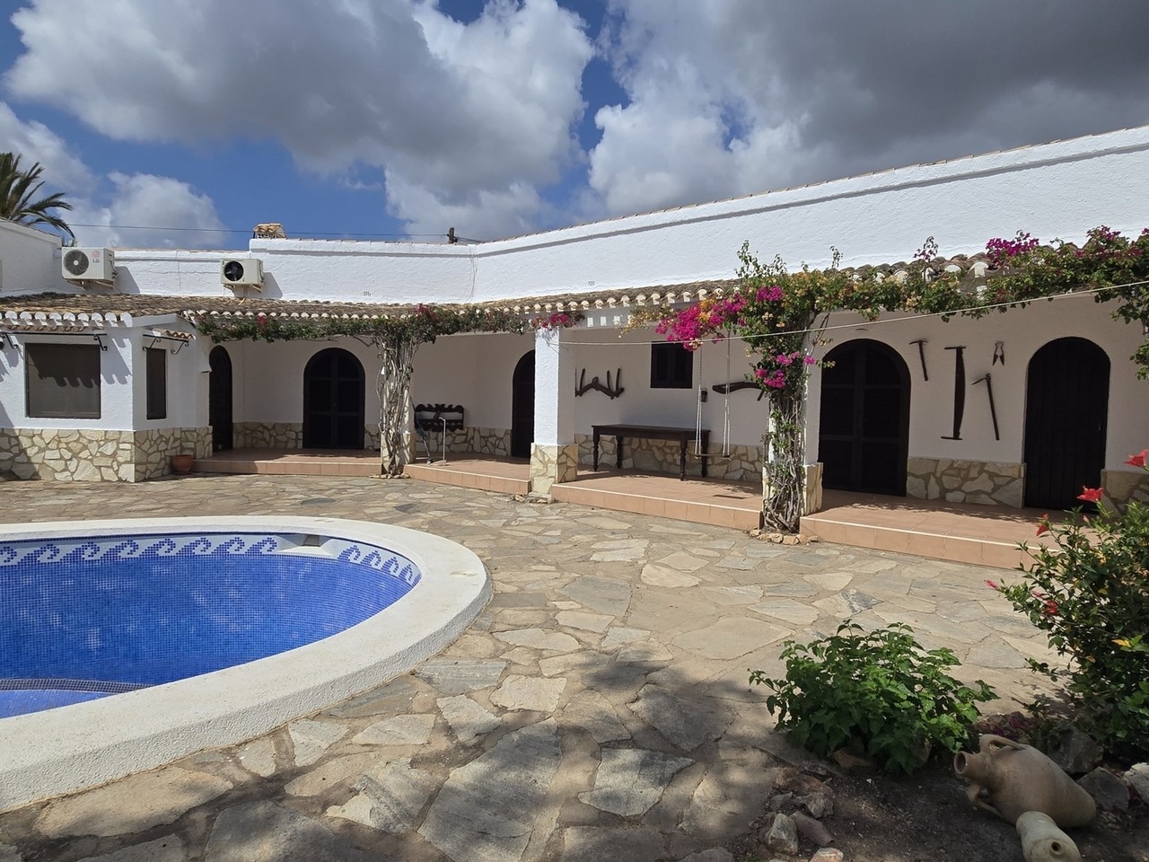Villa te koop in Bedar