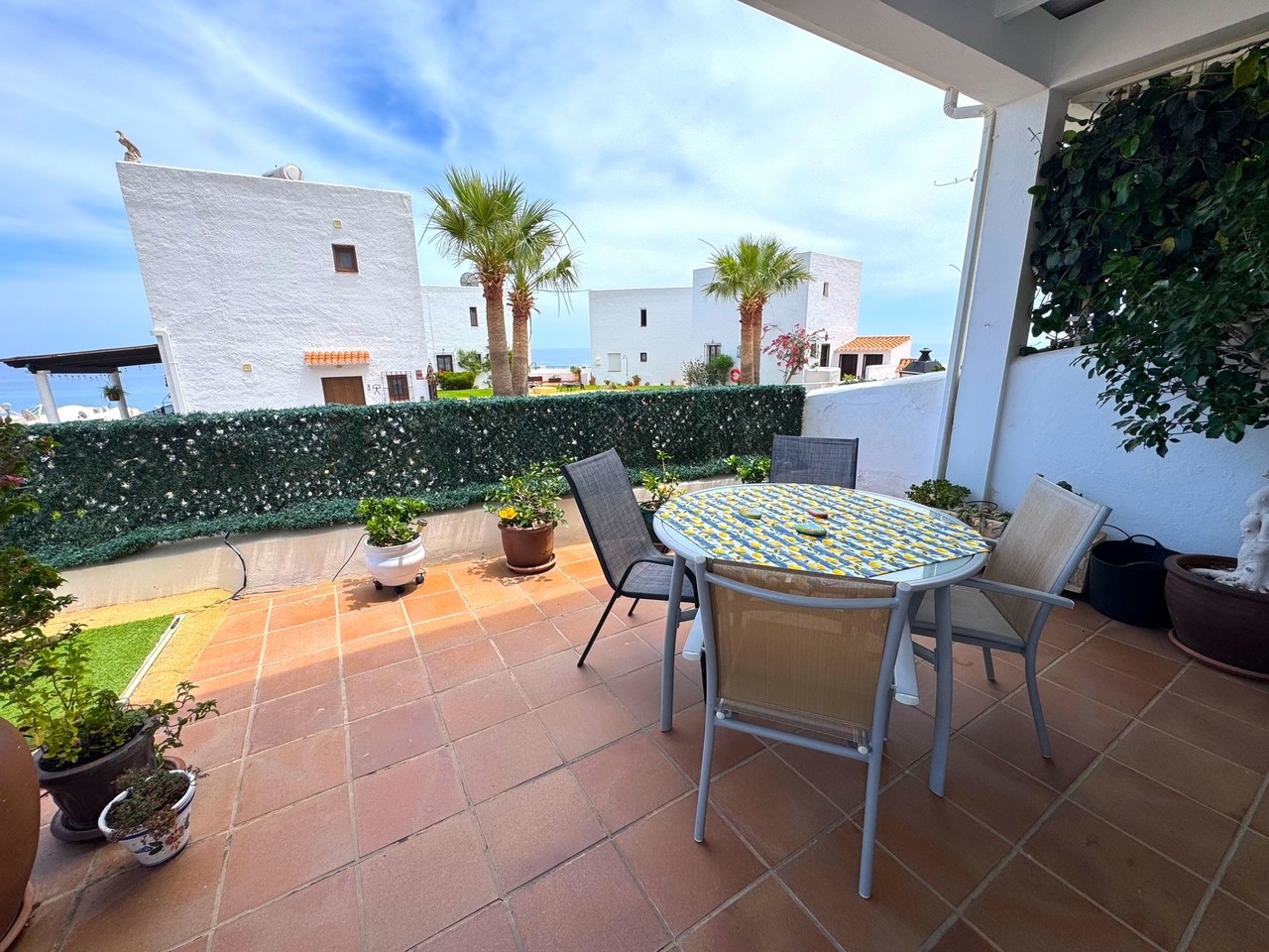 Geschakelde hoekwoning met spectaculair zeezicht in Mojacar