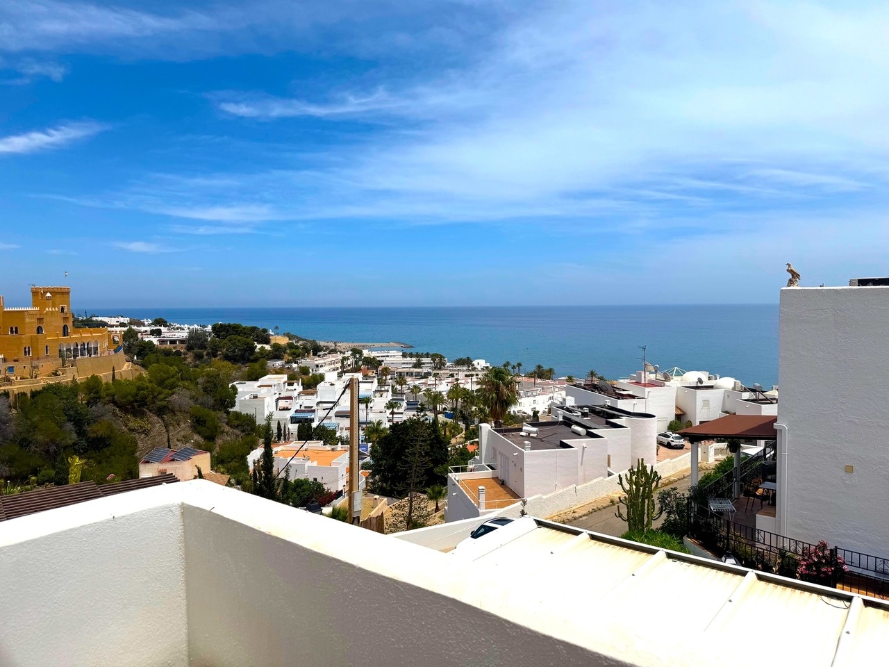 Geschakelde hoekwoning met spectaculair zeezicht in Mojacar