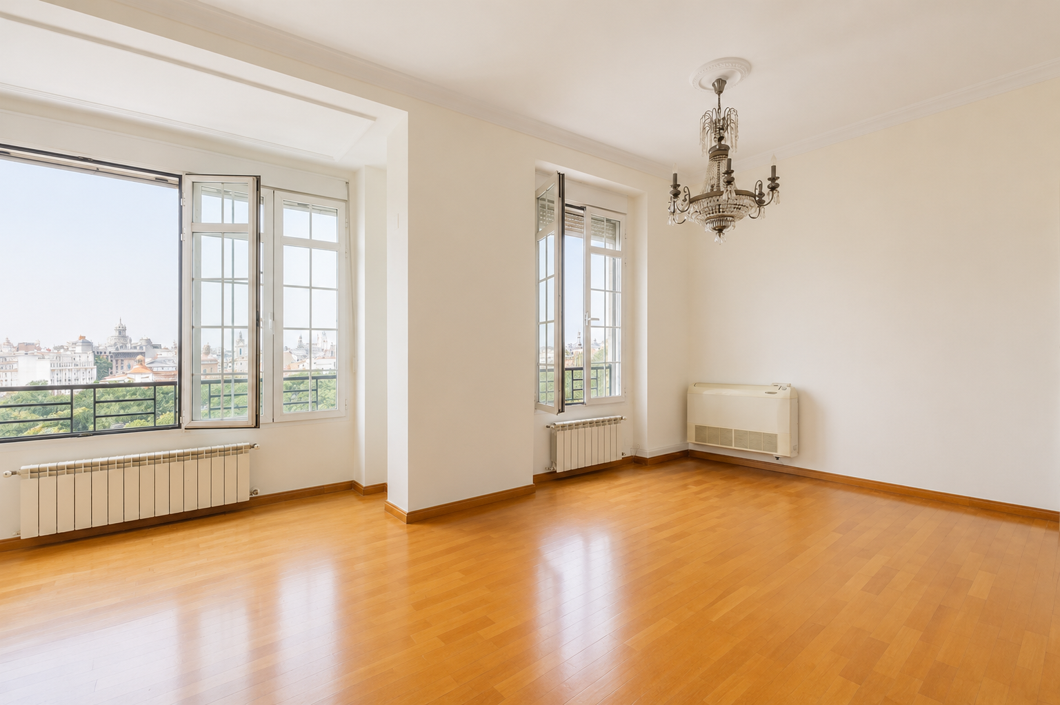 Ruim appartement met uitzicht op de Paseo de Alameda in Valencia