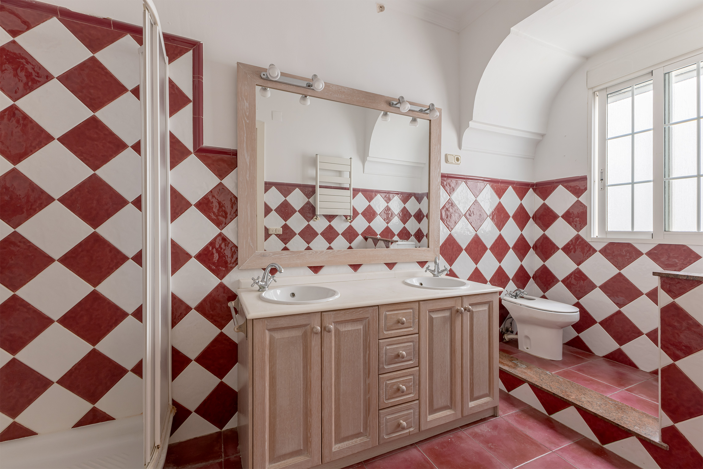 Ruim appartement met uitzicht op de Paseo de Alameda in Valencia