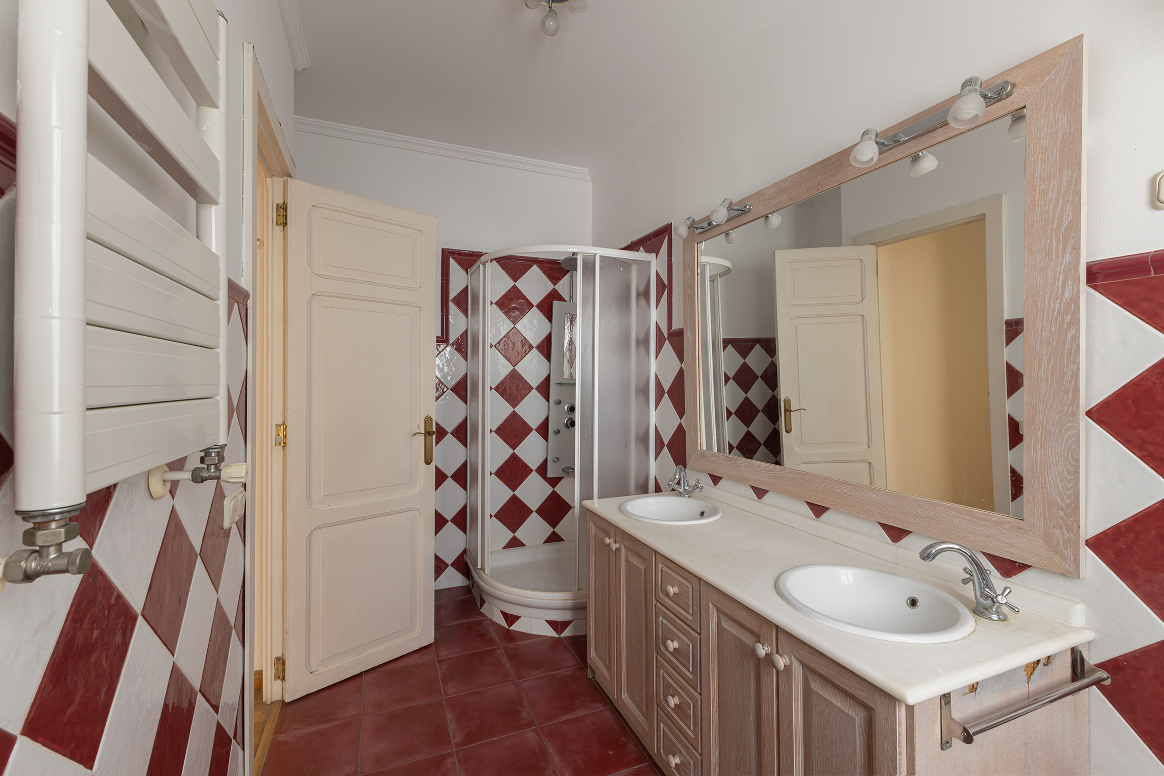 Ruim appartement met uitzicht op de Paseo de Alameda in Valencia