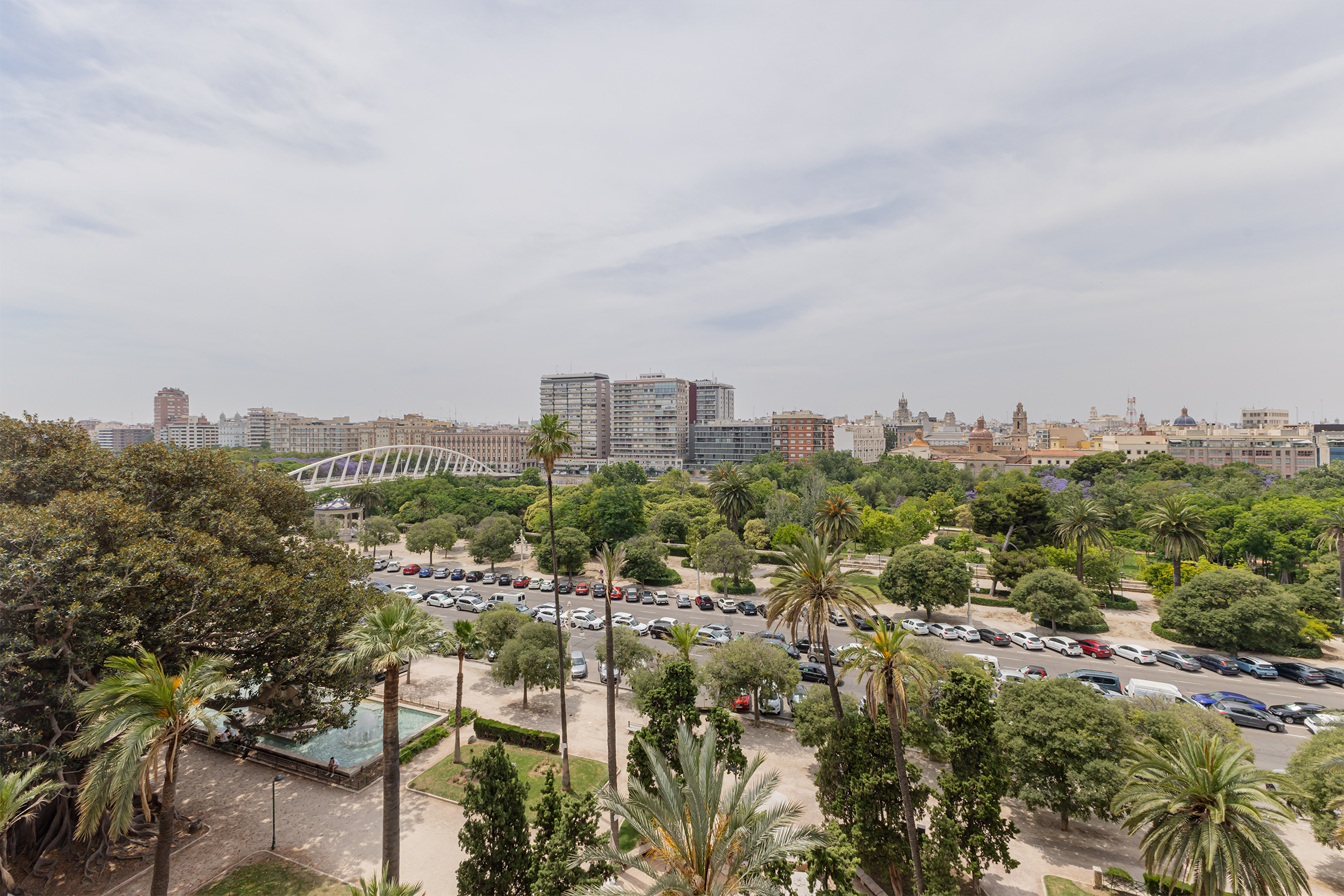 Ruim appartement met uitzicht op de Paseo de Alameda in Valencia